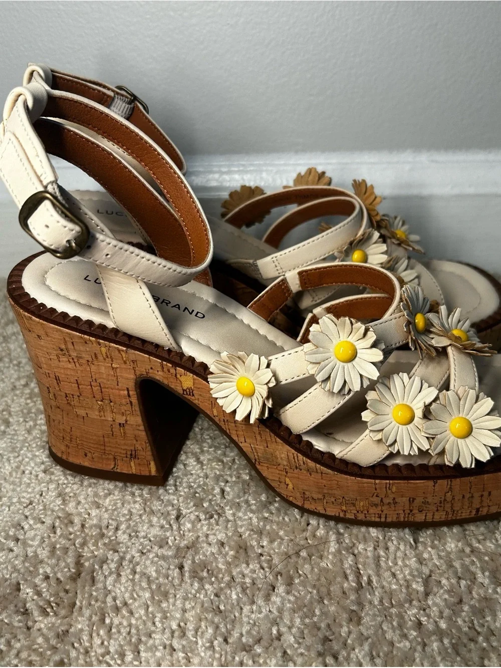 Lucky Brand Cream Daisy Platform Sandals Brand New. FIT LIKE AN 8.5